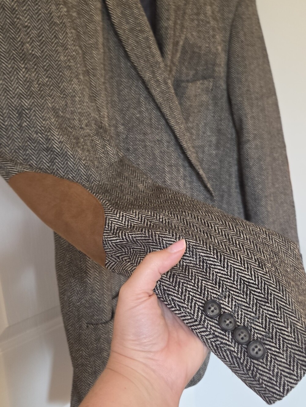 Men's Classic Herringbone Wool-Blend Blazer in Black & Cream - Picture 2 of 9